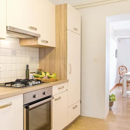 6 Bedroom Lovely Home In Liznjan Feriehus