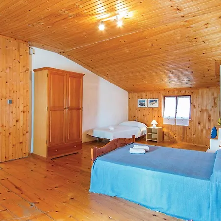 6 Bedroom Lovely Home In Liznjan Feriehus Ližnjan