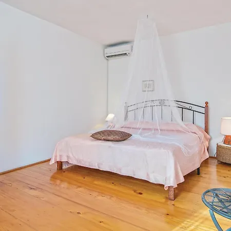 6 Bedroom Lovely Home In Liznjan Feriehus