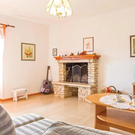 6 Bedroom Lovely Home In Liznjan * Ližnjan