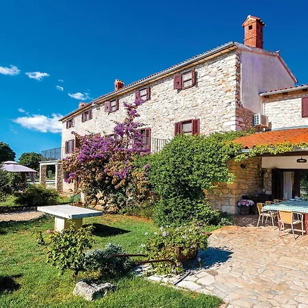 6 Bedroom Lovely Home In Liznjan Ližnjan