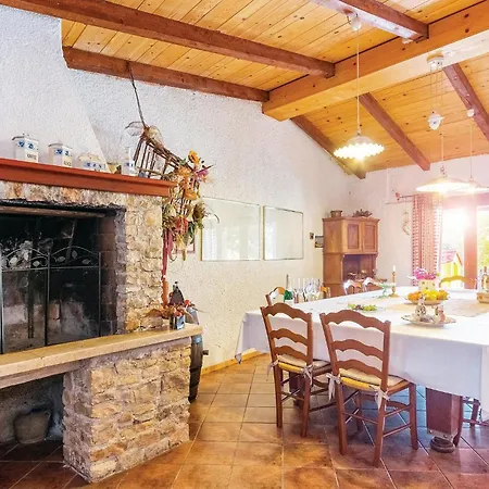 6 Bedroom Lovely Home In Liznjan * Ližnjan