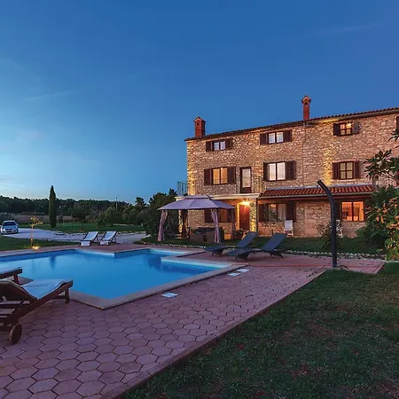 6 Bedroom Lovely Home In Liznjan Ližnjan