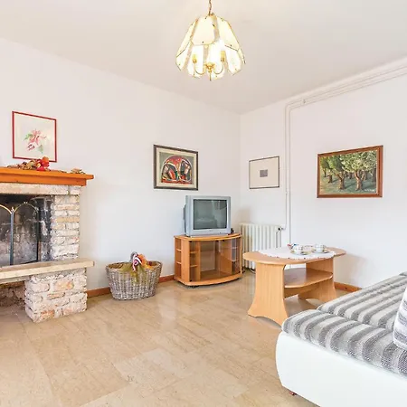 6 Bedroom Lovely Home In Liznjan * Ližnjan