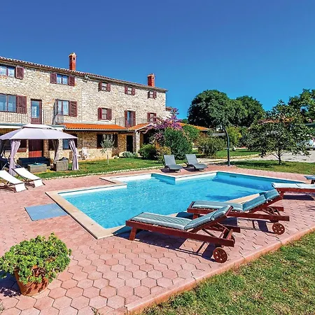 6 Bedroom Lovely Home In Liznjan