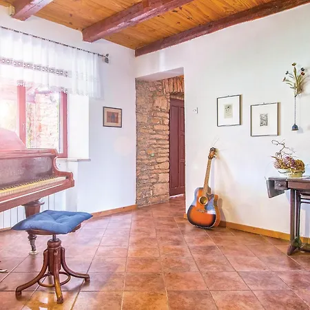 6 Bedroom Lovely Home In Liznjan Ližnjan