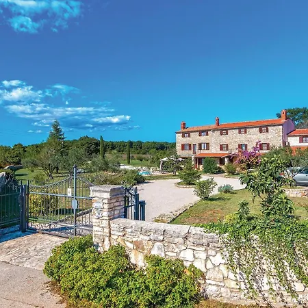 6 Bedroom Lovely Home In Liznjan * Ližnjan